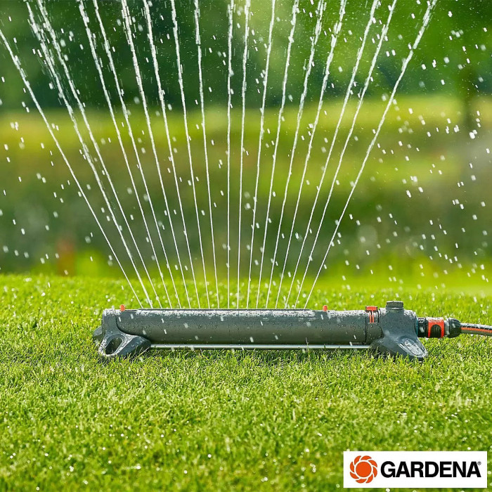 Gardena AquaZoom Large Oscillating Sprinkler, Adjustable Range 7-21m, Coverage 28-350m², Uniform Watering, Easy Clean