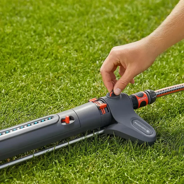Gardena AquaZoom Large Oscillating Sprinkler, Adjustable Range 7-21m, Coverage 28-350m², Uniform Watering, Easy Clean