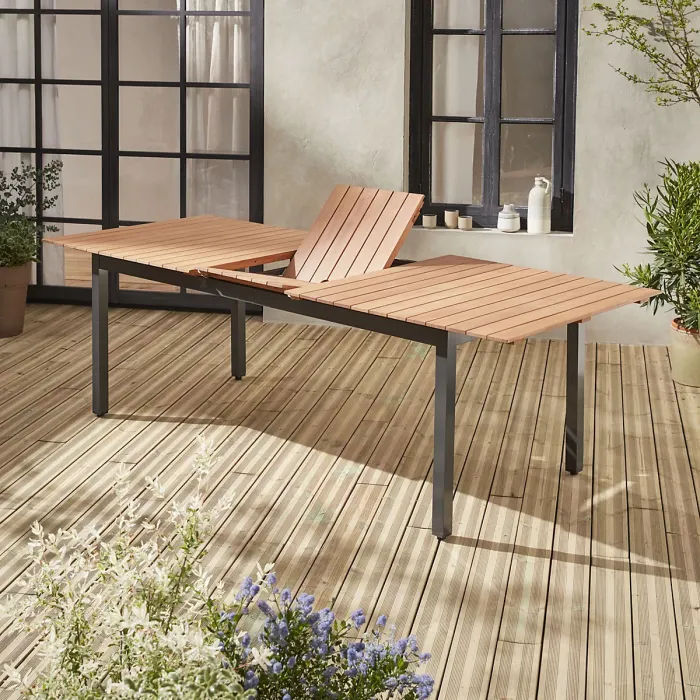 sweeek. 8 to 10-seater extendable wooden and alumimium garden table Sevilla Natural 250x100x76 cm