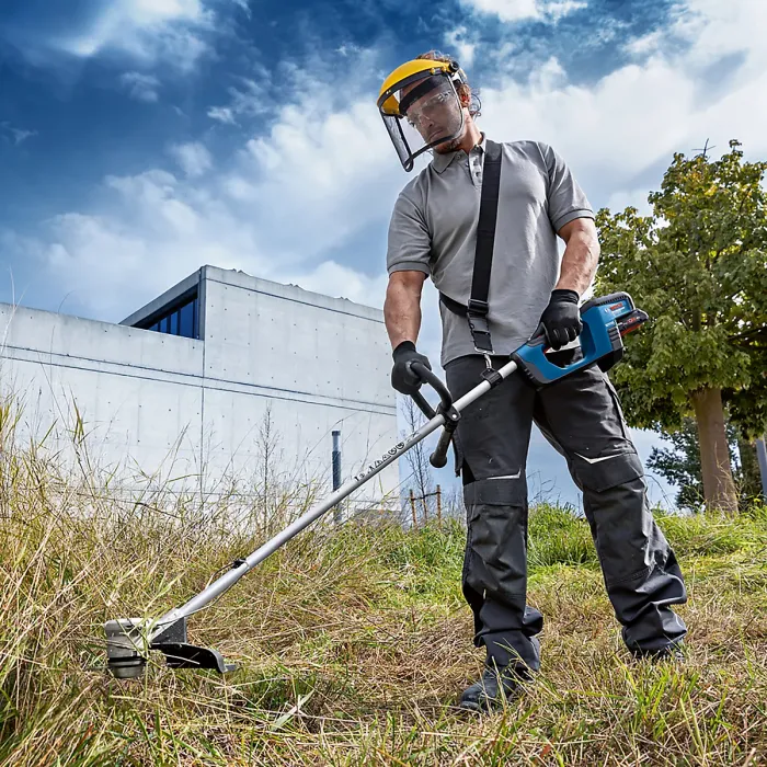 Bosch Professional GFR 18V-23 18V Cordless Brushcutter & line trimmer - Bare