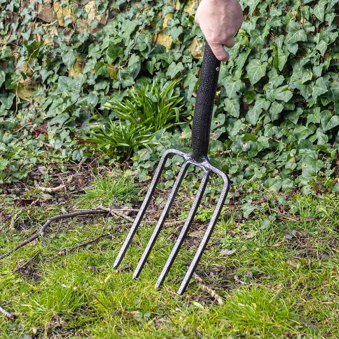 Hardys Heavy Duty Garden Fork - 4 Tine Carbon Steel Head, Rust Resistant, Penetrates Soil, Gardening, Mucking Out, Borders - 97cm