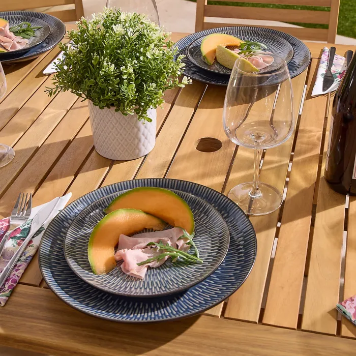 Rowlinson Ashdown Folding 8 Seat Oval Dining Set with Cushions