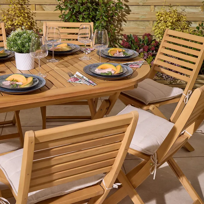 Rowlinson Ashdown Folding 8 Seat Oval Dining Set with Cushions