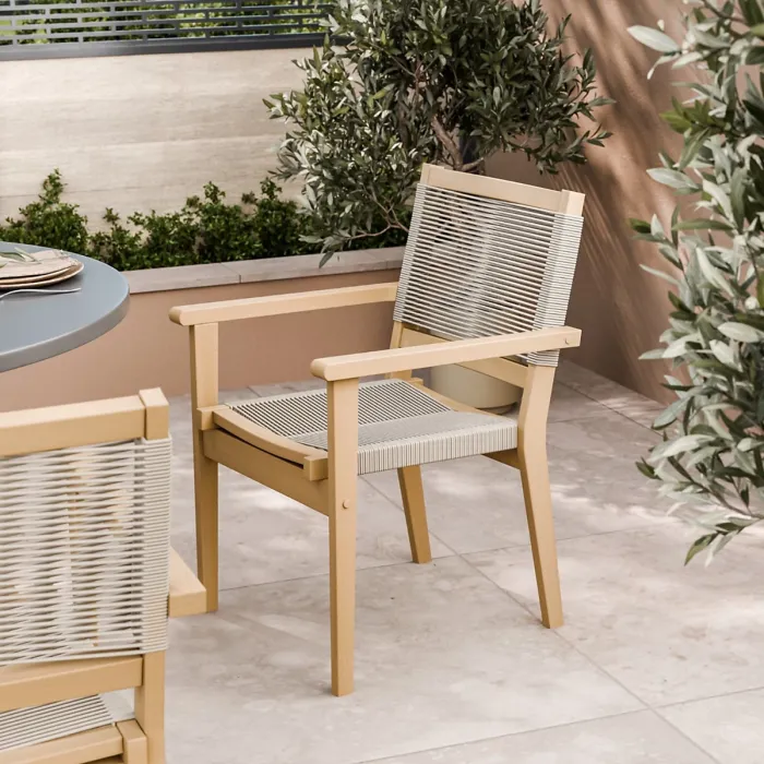 LUNA 120cm Round concrete table with 4 Roma Stacking Chairs