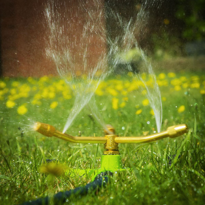 Sealey JS2032 3-Arm Brass Sprinkler with Metal Wheeled Base