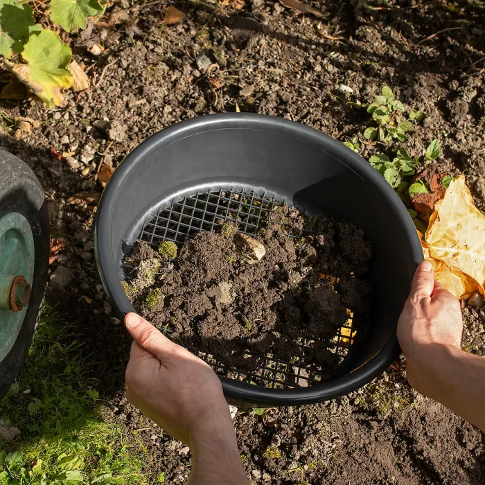 Hardys Large Plastic Garden Sieve - Gardening Riddle Stone and Soil Sifter, Compost Filter, BPA Free, 10mm Holes - 35cm Diameter