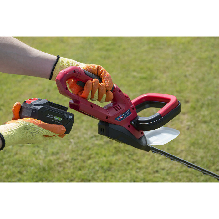 20V Lightweight Cordless Hedge Trimmer - 520mm Blade - Swivel Grip - Body Only