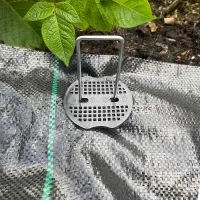 50 metal pegs/staples with buffer plates ,hold down weed matting+removal tool