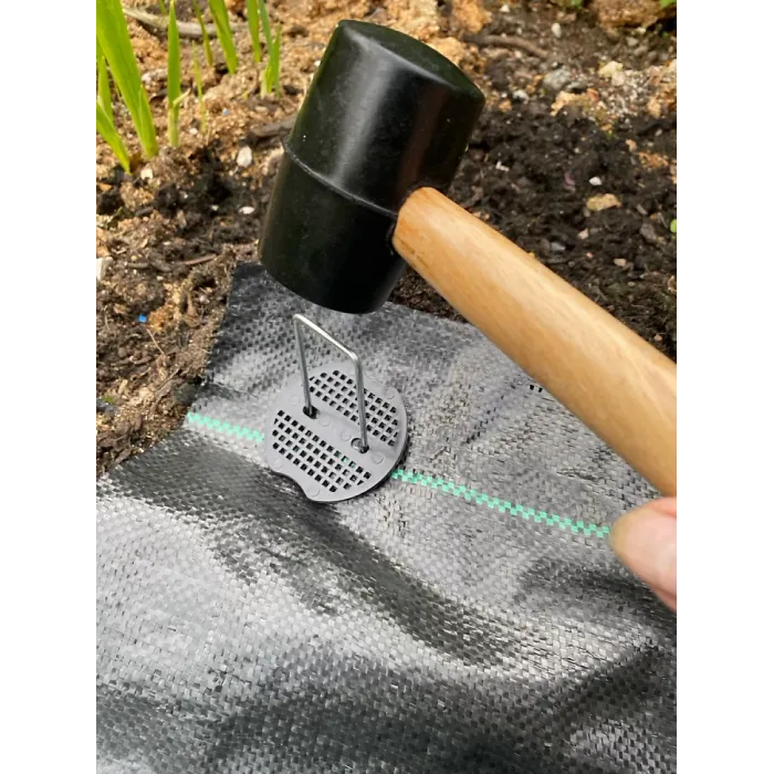 50 metal pegs/staples with buffer plates ,hold down weed matting+removal tool