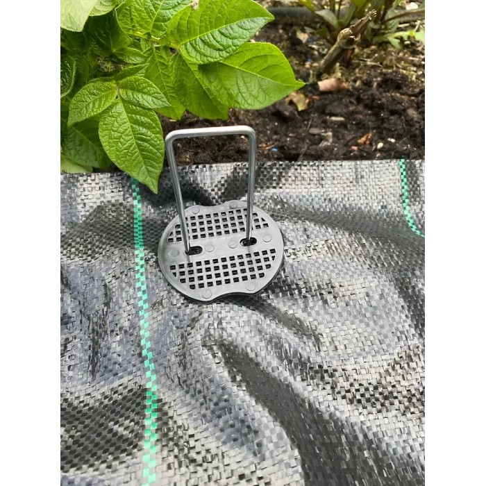 200 metal pegs/staples with buffer plates ,hold down weed matting+removal tool