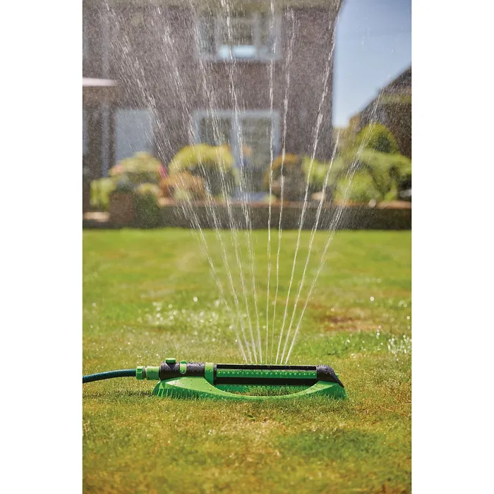 Draper Oscillating Jet Sprinkler with Watering Coverage Between 50-222m² & Built-In Flow Control
