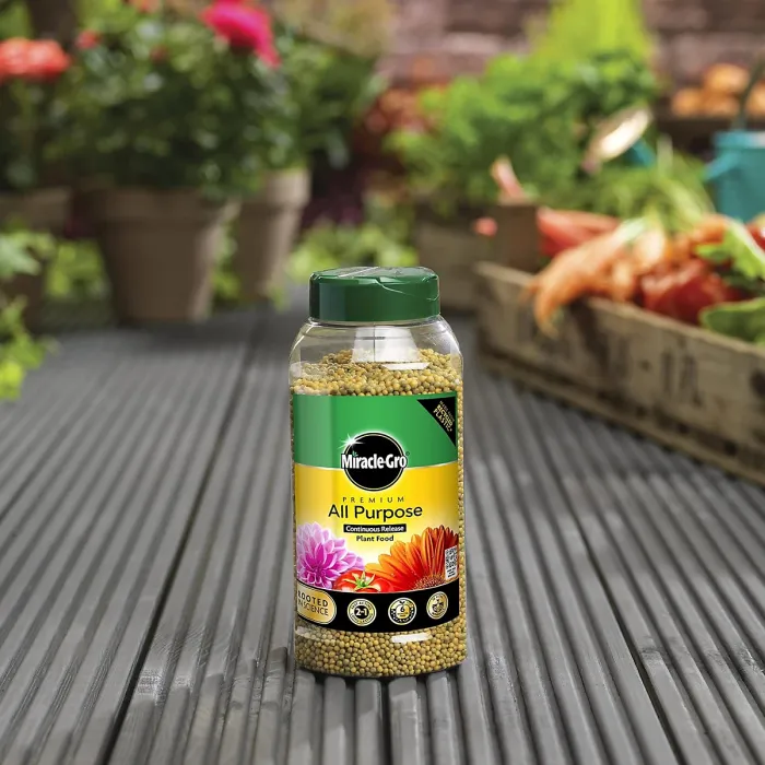 Miracle Gro All Purpose Plant Food 900g Fertiliser for Flowers Fruit Veg Pots and Containers NPK 17 9 11