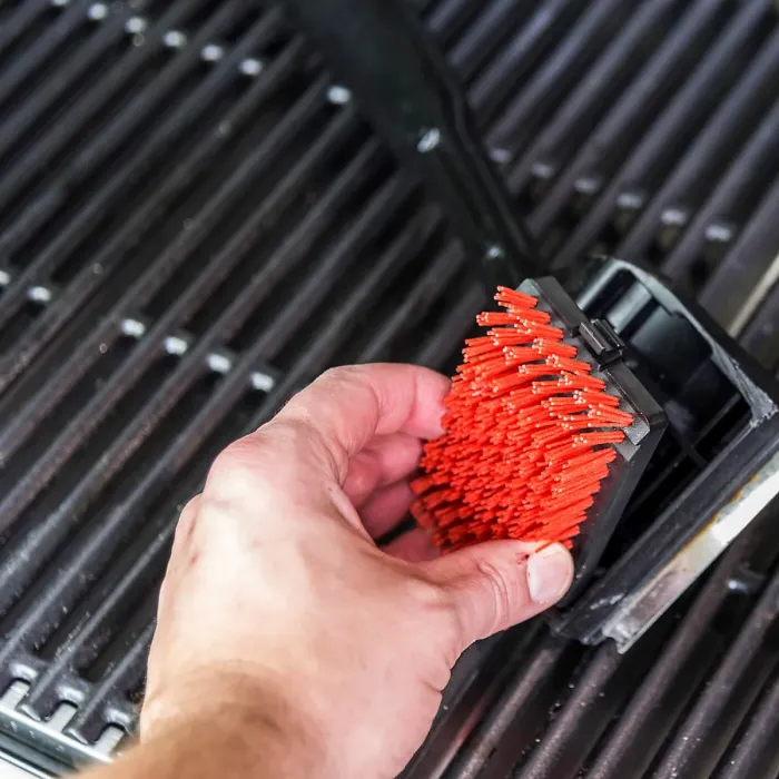 Char-Broil Cool Clean Premium Black & red Grill cleaning brush head