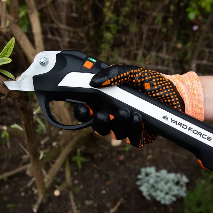 Yard Force Vita Hand Tool Set for Gardens and Balconies with Portable Box and Lithium Ion Battery - HX V06S